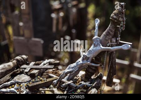 La Crocifissione di Chris alla collina delle croci a Siauliai, Lituania. La collina delle croci è un monumento unico di storia e di arte popolare religiosa Foto Stock