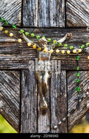 La Crocifissione di Chris alla collina delle croci a Siauliai, Lituania. La collina delle croci è un monumento unico di storia e di arte popolare religiosa Foto Stock