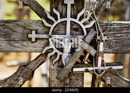 La Crocifissione di Chris alla collina delle croci a Siauliai, Lituania. La collina delle croci è un monumento unico di storia e di arte popolare religiosa Foto Stock