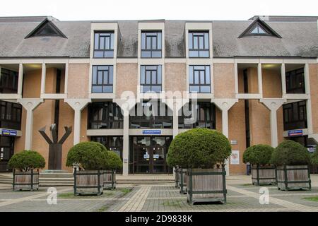 Il comune belga di Ottignies-Louvain-la-Neuve, situato nella Regione Vallone nella provincia del Brabante Vallone. Auditorium Socrate, Place CA Foto Stock