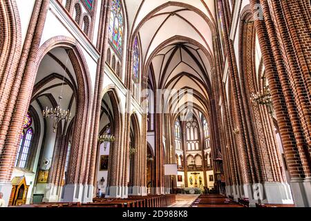 Interno della Cattedrale di San Florian (Parafia Katedralna pw. Św. Michała Archanioła i Św. Floriana Męczennika) nel distretto di Praga, Varsavia, Polonia Foto Stock