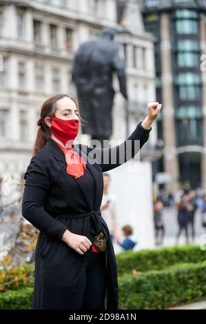 150 cantanti d'opera professionisti eseguono Verdi in Piazza del Parlamento per chiedere un sostegno mirato ai colleghi del settore dell'arte e dell'intrattenimento. Lo Foto Stock