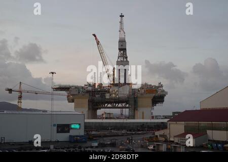 Equinor / Statoil platform Njord Block 6407/10 in Kvaerner Stord Leirvik yard, Norvegia / Norge / Noreg Foto Stock