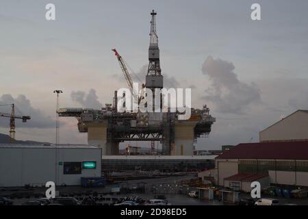 Equinor / Statoil platform Njord Block 6407/10 in Kvaerner Stord Leirvik yard, Norvegia / Norge / Noreg Foto Stock