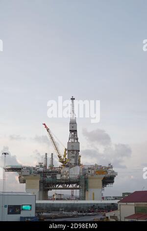 Equinor / Statoil platform Njord Block 6407/10 in Kvaerner Stord Leirvik yard, Norvegia / Norge / Noreg Foto Stock