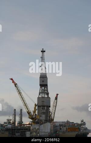 Equinor / Statoil platform Njord Block 6407/10 in Kvaerner Stord Leirvik yard, Norvegia / Norge / Noreg Foto Stock