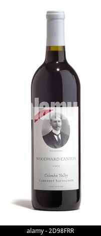 Bottiglia di Woodward Canyon Columbia Valley cabernet sauvignon fotografata uno sfondo bianco Foto Stock