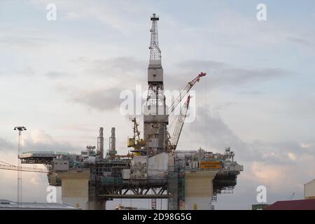 Equinor / Statoil platform Njord Block 6407/10 in Kvaerner Stord Leirvik yard, Norvegia / Norge / Noreg Foto Stock