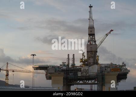 Equinor / Statoil platform Njord Block 6407/10 in Kvaerner Stord Leirvik yard, Norvegia / Norge / Noreg Foto Stock