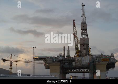 Equinor / Statoil platform Njord Block 6407/10 in Kvaerner Stord Leirvik yard, Norvegia / Norge / Noreg Foto Stock