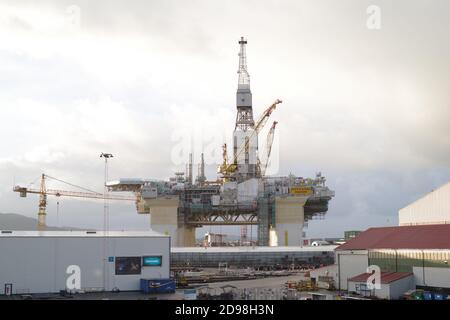 Equinor / Statoil platform Njord Block 6407/10 in Kvaerner Stord Leirvik yard, Norvegia / Norge / Noreg Foto Stock