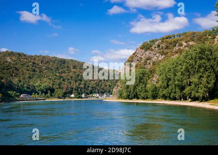 Lorelei Rock sopra il fiume Reno, patrimonio dell'umanità dell'UNESCO, Sankt Goarshausen, Renania-Palatinato, Germania, Europa Foto Stock