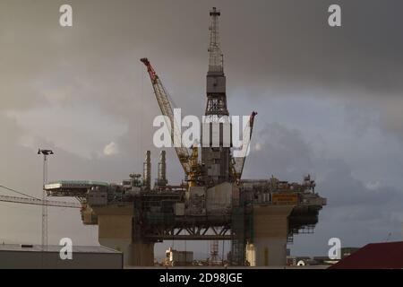 Equinor / Statoil platform Njord Block 6407/10 in Kvaerner Stord Leirvik yard, Norvegia / Norge / Noreg Foto Stock