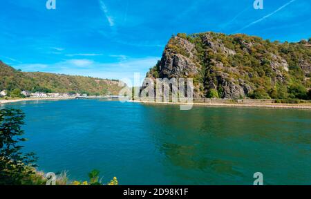 Lorelei Rock sopra il fiume Reno, patrimonio dell'umanità dell'UNESCO, Sankt Goarshausen, Renania-Palatinato, Germania, Europa Foto Stock