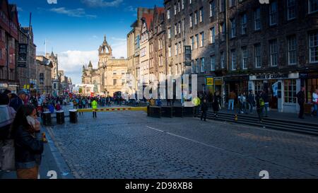 Besucher in der Royal Mile von Edinburgh Beim Fringe festival 13. Agosto 2019 Foto Stock