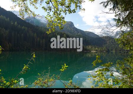 Una foto del lago di Tovel in Trentino Foto Stock