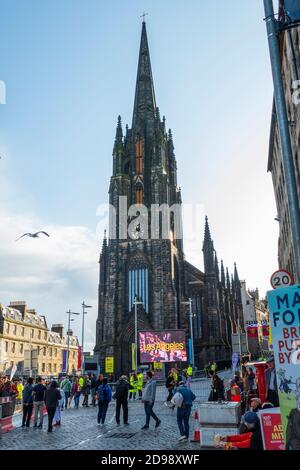 Besucher in der Royal Mile von Edinburgh Beim Fringe festival 13. Agosto 2019 Foto Stock