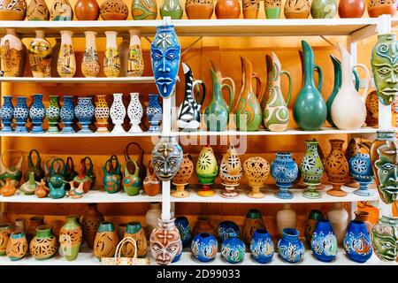 La città di Trinidad ha una lunga tradizione di ceramiche dai nativi dell'isola. Attualmente continua a produrre ceramiche di grande bellezza. Trini Foto Stock