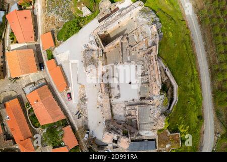 Castelo Rodrigo drone alto vista aerea paesaggio villaggio, in Portogallo Foto Stock