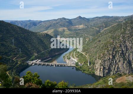 Diga nella regione vinicola del Douro, in Portogallo Foto Stock