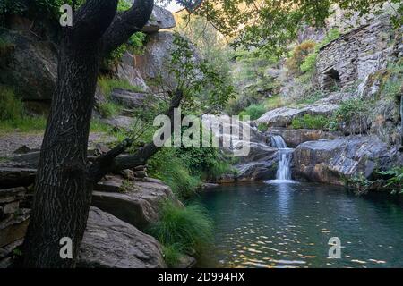 Drave cascata cascata in Arouca Serra da Freita, Portogallo Foto Stock