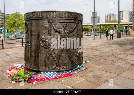 Monumento commemorativo alle catastrofi di Hillsborough a Liverpool. Foto Stock