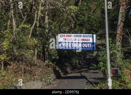 Arlington, VA, 3 novembre 2020, USA: Gli elettori di Arlington, VA hanno lanciato i loro voti nelle elezioni presidenziali e locali. Covid-19 è un importante vot Foto Stock