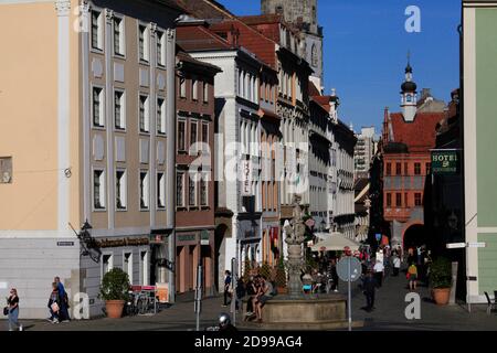 Görlitz sachsen deutschland blick vom obermarkt in die brüderstrasse auf rathaus rathausturm , schönhof Foto Stock