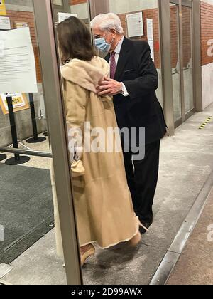 Madrid, Madrid, Spagna. 3 Nov 2020. Mario Vargas Llosa, Isabel Preysler partecipa a un concerto straordinario a beneficio dei "giovani musicali di Madrid" all'Auditorium nazionale il 3 novembre 2020 a Madrid, Spagna Credit: Jack Abuin/ZUMA Wire/Alamy Live News Foto Stock