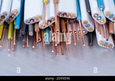 Cavo e filo in rame utilizzati nell'impianto elettrico Foto Stock