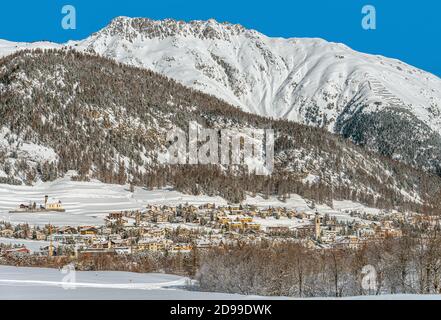 Paesaggio invernale vicino a Samedan in Engadina, Grigioni, Svizzera Foto Stock