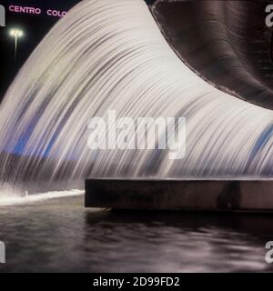 La fontana Colón di Madrid si trova sul Paseo de la Castellana, Spagna, Europa Foto Stock