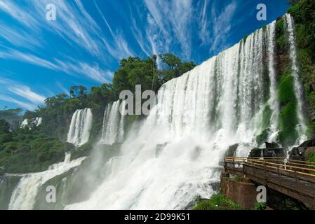 Vista delle Cascate di Iguazu, una delle sette nuove meraviglie della natura, in Brasile e Argentina Foto Stock