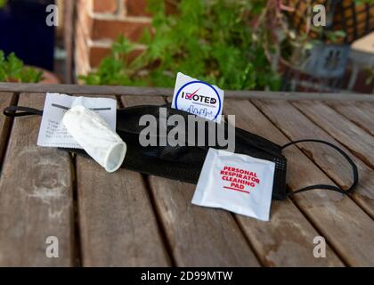 Houston, Texas, Stati Uniti. 3 Nov 2020. Allontanamento sociale e voto nella contea di Harris, Houston, Texas. Credit: Maria Lysaker/ZUMA Wire/Alamy Live News Foto Stock