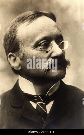 IL compositore e librettista italiano di musica lirica ARRIGO BOITO (1842-1918), È meglio ricordarlo per i suoi libretti per i capolavori di Giuseppe Verdi ' Otello ' e ' Falstaff ' - COMPOSITORE - LIBRETTISTA - MUSICA CLASSICA - LIRICA - MUSICA - classica - baffi - baffi - occhiali pince-nez - pince nez - occhiali - colletto - colletto - cravatta - cravatta - ritratto - ritratto ---- Archivio GBB Foto Stock