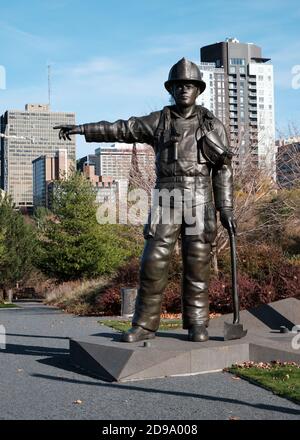 Statua dei pompieri canadesi caduti a Ottawa, Canada Foto Stock