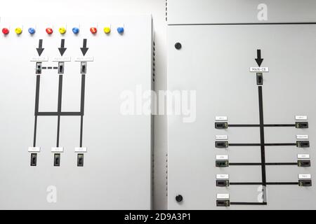 Quadro di distribuzione principale il controllo della mancanza di alimentazione dalla costruzione di pannello interruttore della Power Plant. Controllo interno UPS alta tensione a vuoto circuito DC Bre Foto Stock