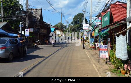 Chiang Rai, Tailandia - Chiang Khong Main Street Foto Stock