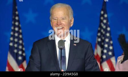 Wilmington, Stati Uniti d'America. 04Nov 2020. In questa immagine dal feed video della Campagna Biden, l'ex Vice Presidente degli Stati Uniti Joe Biden, il candidato del Partito democratico 2020 per il Presidente degli Stati Uniti, si rivolge alla nazione su elezione Notte, Martedì, 3 novembre 2020.Credit: Biden Campaign via CNP | Usage Worldwide Credit: dpa/Alamy Live News Foto Stock