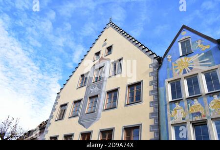 Füssen ,Bavaria, GERMANIA - 03 novembre 2020: Vecchie case nel centro della città, 03,2020 novembre a Füssen, Baviera. Foto Stock