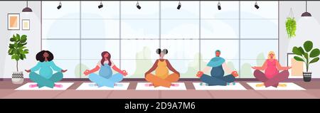 mix razza donne incinte facendo yoga fitness esercizi di allenamento sano stile di vita concept ragazze che meditano insieme moderno studio interno orizzontale pieno illustrazione del vettore lunghezza Illustrazione Vettoriale