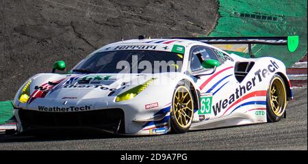 Novembre 01 2020 Monterey, CA, U.S.A. Scuderia corsa n. 63 driver A. Parente/M. Goikhberg entra nella curva di rainey durante il campionato di auto sportive Hyundai Monterey al Weathertech Laguna Seca Monterey, CA Thurman James/CSM Foto Stock