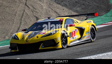 Novembre 01 2020 Monterey, CA, U.S.A. Corvette Racing n. 03 piloti A. Garcia/J. Taylor entra nella curva di rainey durante il campionato di auto sportive Hyundai Monterey al Weathertech Laguna Seca Monterey, CA Thurman James/CSM Foto Stock