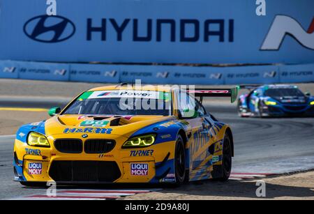 Novembre 01 2020 Monterey, CA, U.S.A. Turner Motorsport n. 96 piloti B. Auberlen/R. Foley che entra nella svolta 4 durante il campionato di auto sportive Hyundai Monterey al Weathertech Laguna Seca Monterey, CA Thurman James/CSM Foto Stock