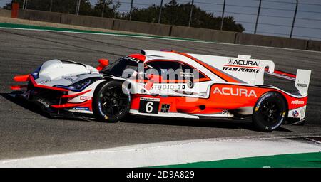 Novembre 01 2020 Monterey, CA, U.S.A. Acura Team Penske, n. 06 piloti J. Montoya/D. Cameron entra nel cavatappi durante il campionato di auto sportive Hyundai Monterey al Weathertech Laguna Seca Monterey, CA Thurman James/CSM Foto Stock