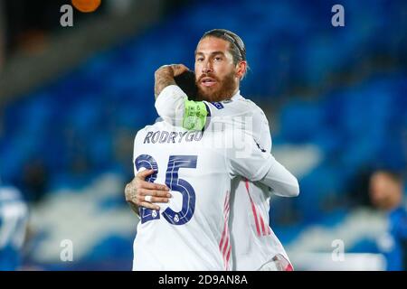 Rodygo Silva de Goes del Real Madrid celebra un gol con Sergio Ramos durante la UEFA Champions League, Group Stage, Gruppo B partita di calcio tra C Foto Stock