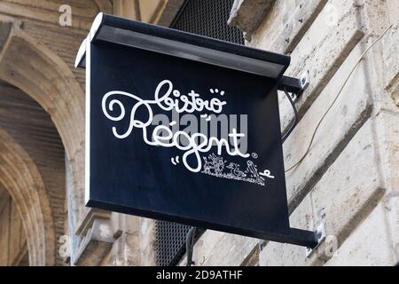 Bordeaux , Aquitaine / Francia - 11 01 2020 : Bistro regent segno e testo logo davanti della catena francese semplice ristorante Foto Stock