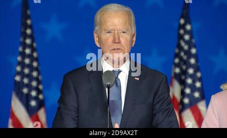 In questa immagine dal feed video della campagna di Biden, l'ex vice presidente degli Stati Uniti Joe Biden, il candidato del Partito democratico 2020 per il presidente degli Stati Uniti, si rivolge alla nazione sulla notte delle elezioni, martedì 3 novembre 2020.Credit: Biden Campaign via CNP /MediaPunch Foto Stock
