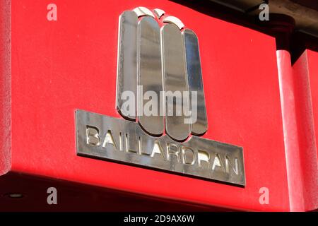 Bordeaux , Aquitaine / Francia - 11 01 2020 : insegna di testo e logo Baillardan davanti al negozio tradizionale Canelé da Bordeaux drogheria Foto Stock