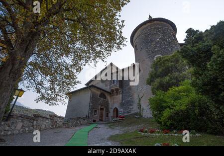 Castello di Toblino, nel comune di Madruzzo, provincia di Trento, Italia. Foto Stock